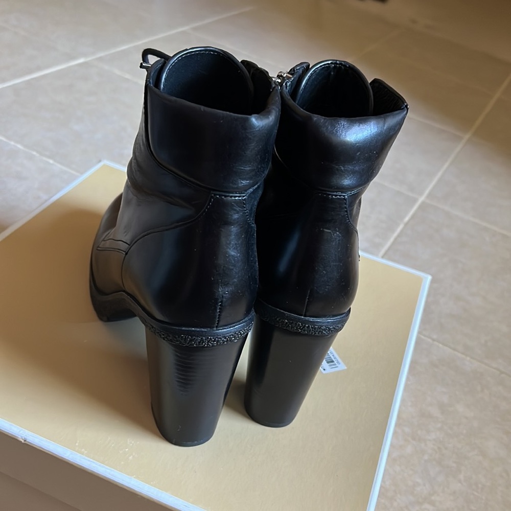 Michael Kors Kim Lace Up Bootie size 8 - Picture 4 of 7